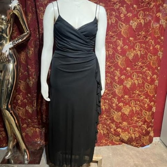 B. Smart Black Gown - Picture 1 of 7